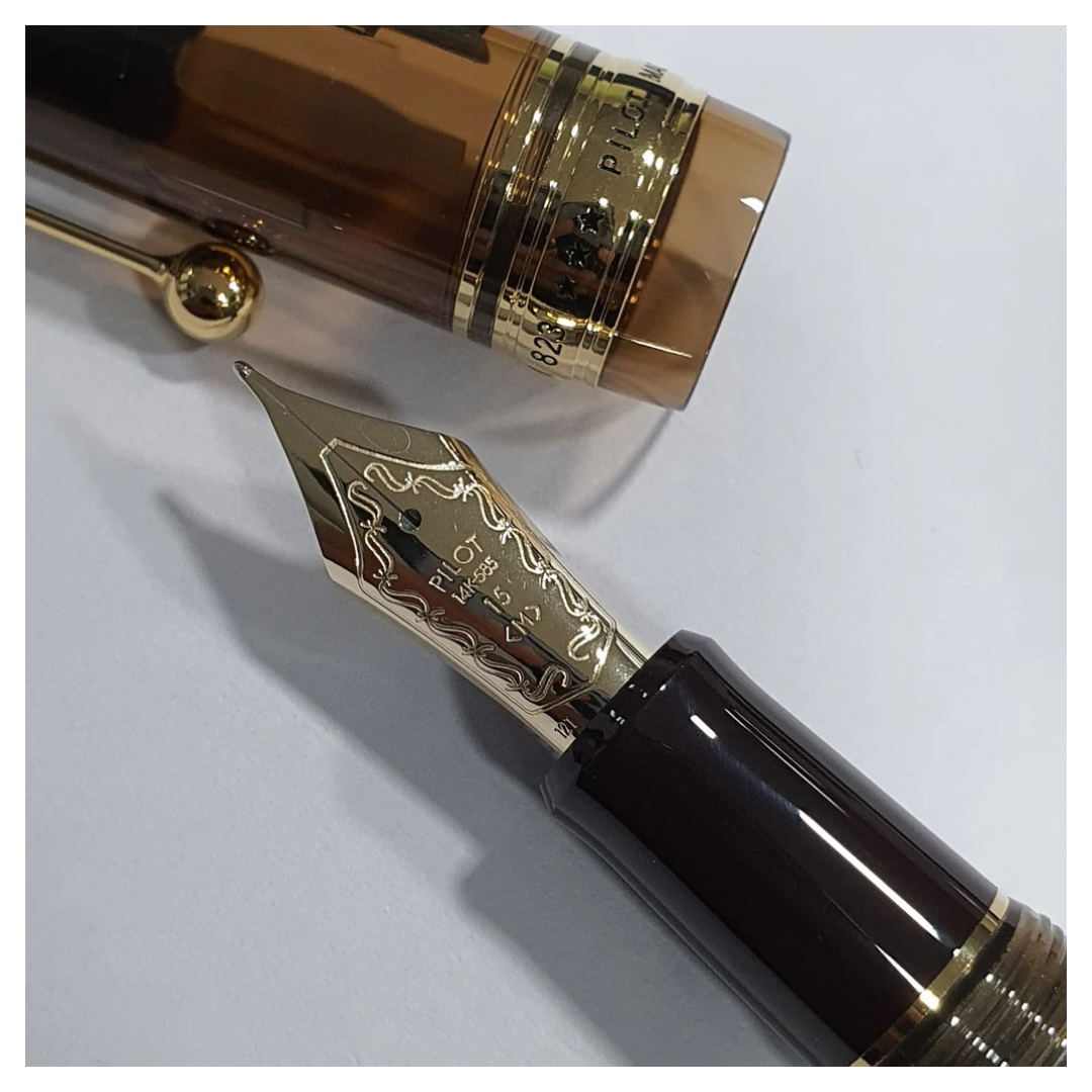 Pilot Custom 823 Amber Gold Trim Fountain Pen (14K Gold Nib)