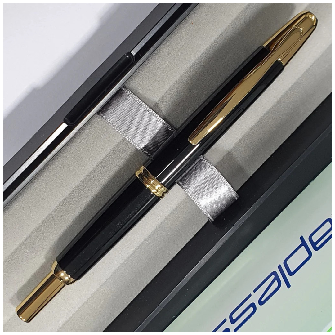 Pilot Capless Black Gold Trim Fountain Pen (Vanishing Point)