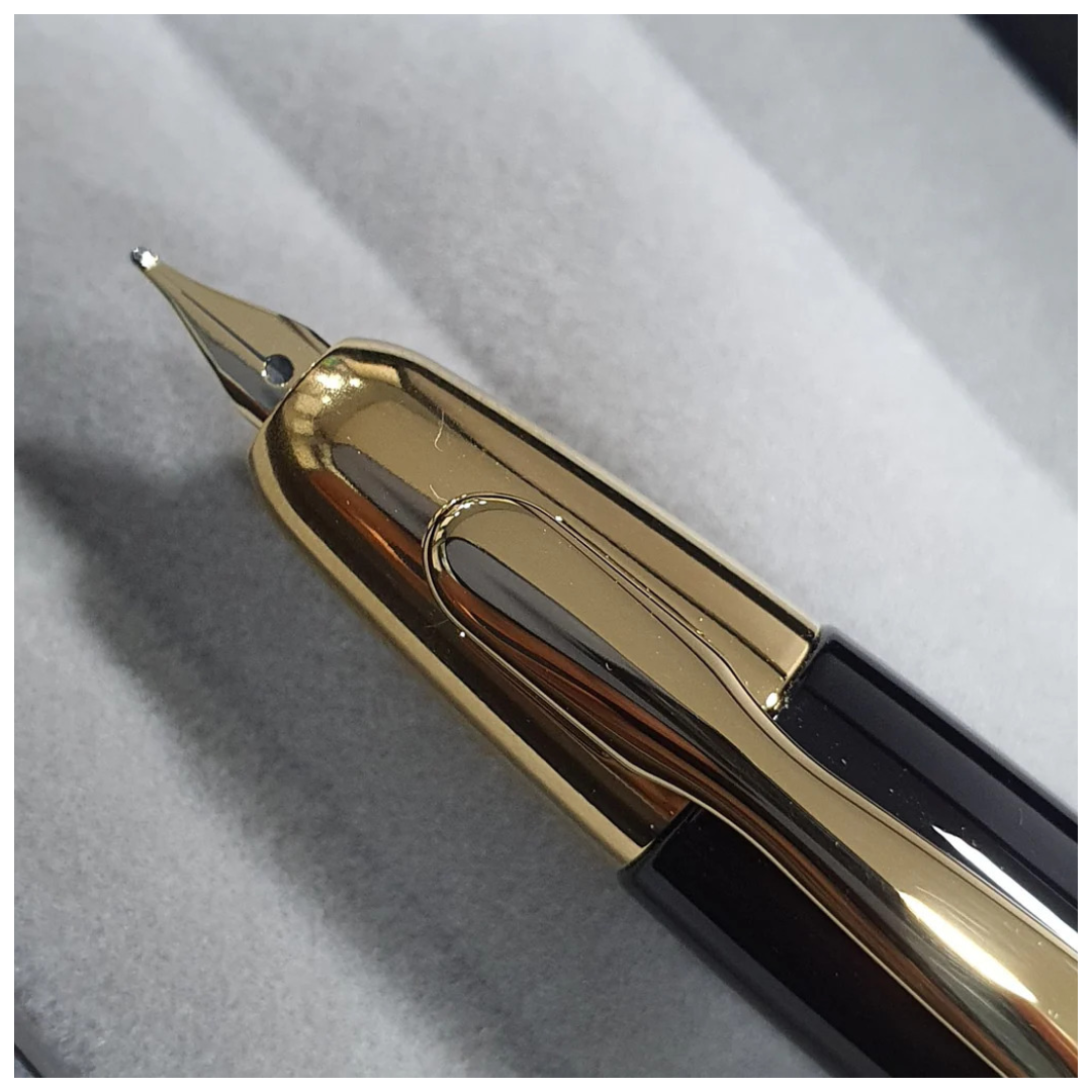 Pilot Capless Black Gold Trim Fountain Pen (Vanishing Point)