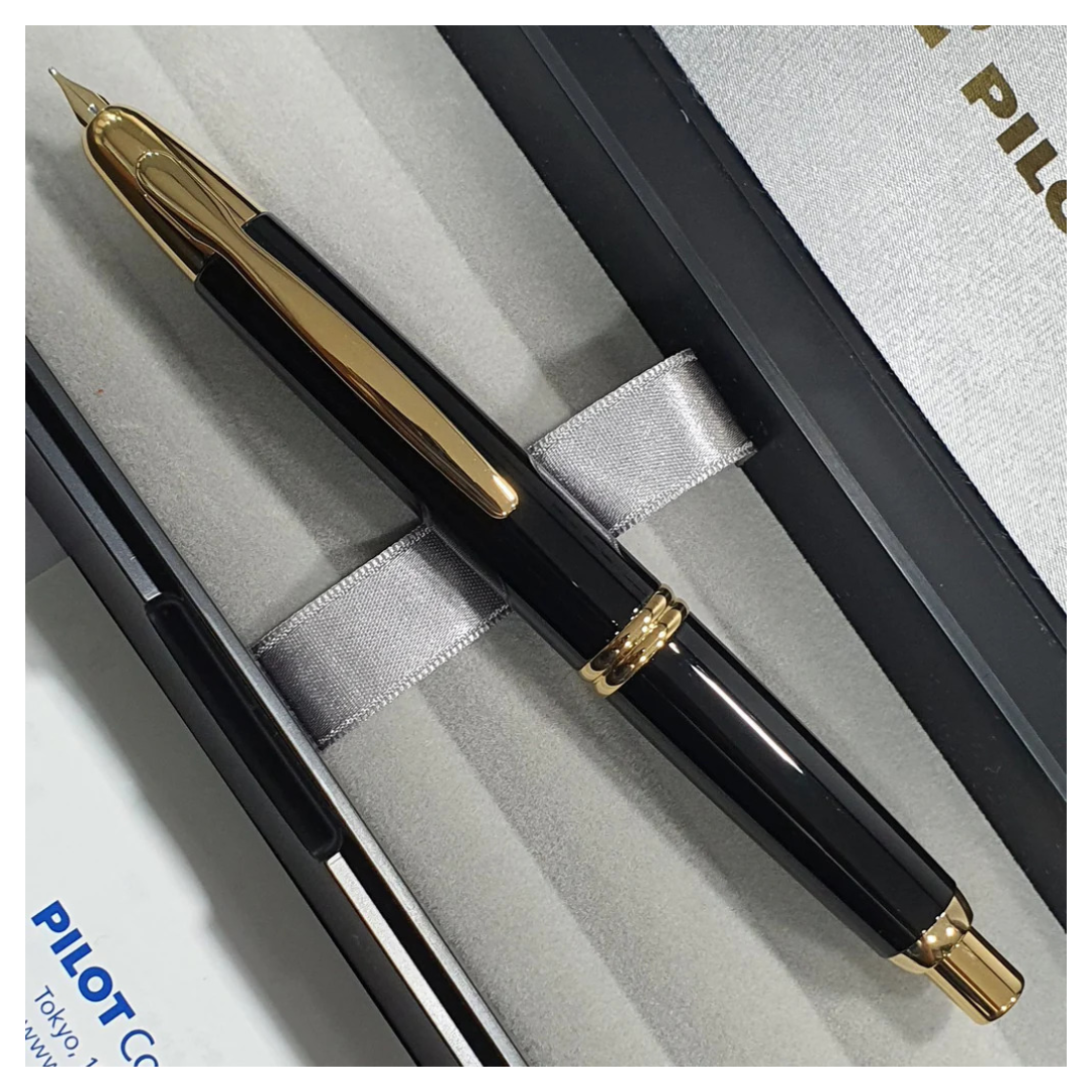 Pilot Capless Black Gold Trim Fountain Pen (Vanishing Point)