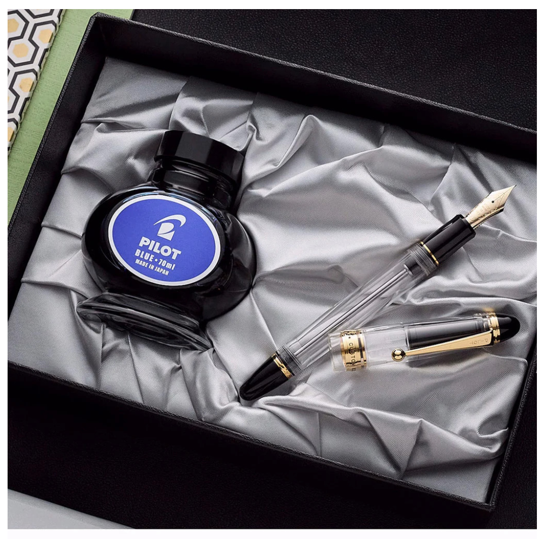Pilot Custom 823 Clear Gold Trim Fountain Pen (14K Gold Nib)
