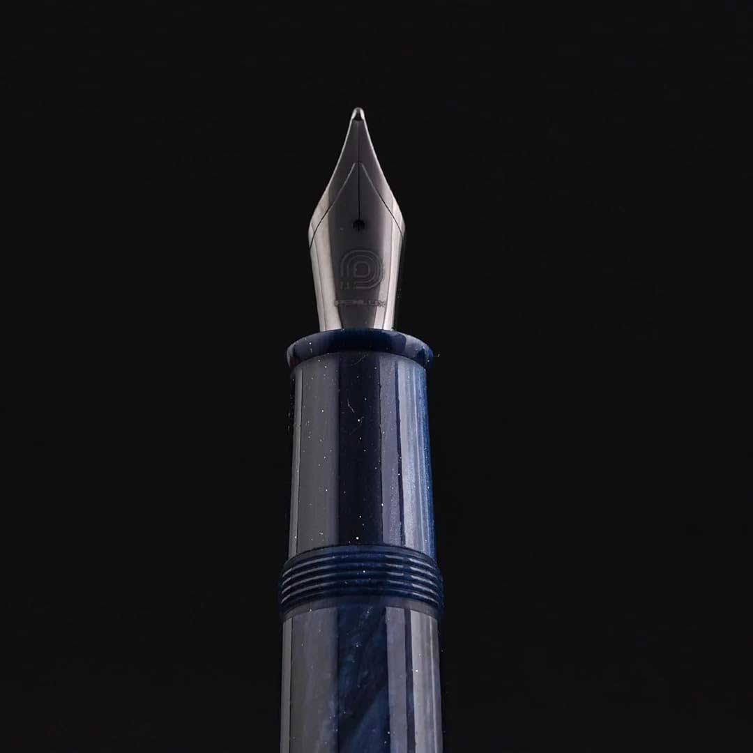 Penlux Masterpiece Delgado Firefly Fountain Pen