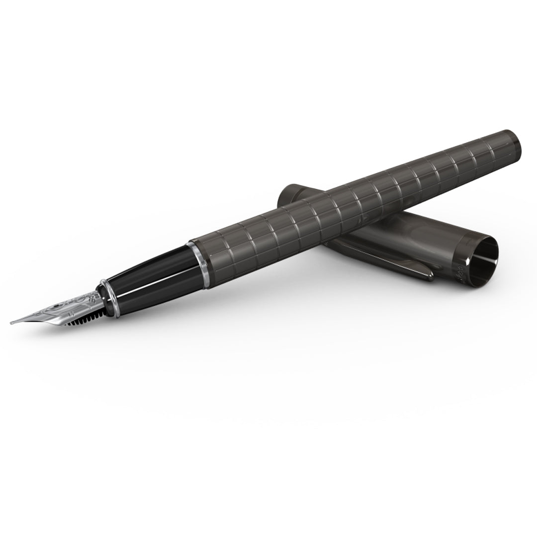 Scrikss Honour 38 Medium nib Fountain Pen in Carbon Gray on a white background